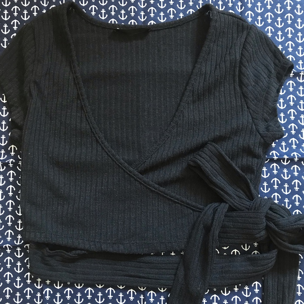 black crop bow top